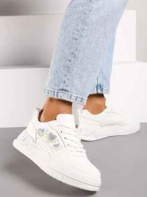 Białe Sneakersy z Naszywkami w Kształcie Serduszek Iritia