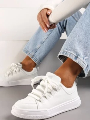 Białe Sneakersy z Ozdobnymi Sznurówkami i Perforacją na Nosku Equita