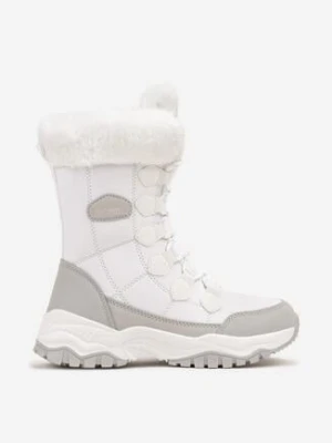 Białe Śniegowce na Grubej Tłoczonej Podeszwie z Ozdobnymi Przeszyciami i Futerkiem Sagiara