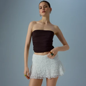 Białe spódnico-spodenki z falbankami z koronki House