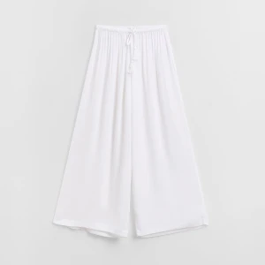 Białe spodnie wide leg z wiskozy i lnu House