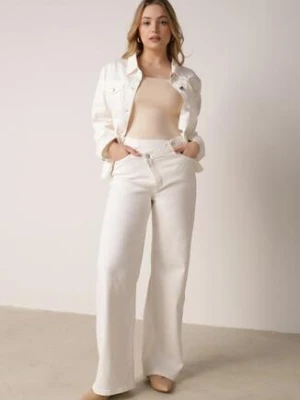 Białe Szerokie Jeansy z Bawełny z Asymetrycznym Zapięciem Saphisia