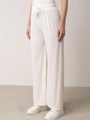 Białe Szerokie Spodnie z Bawełną Zdobione Cyrkoniami Azilene ab. ambitonfly