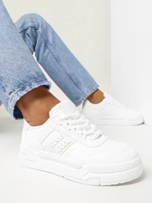 Białe Sznurowane Sneakersy na Płaskiej Grubej Podeszwie z Perforacją Pinnella