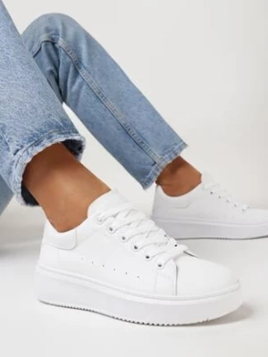Białe Sznurowane Sneakersy o Klasycznym Fasonie na Grubej Podeszwie Cataria