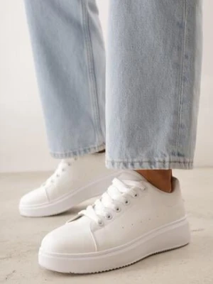 Białe Sznurowane Sneakersy o Klasycznym Fasonie na Grubej Podeszwie Cataria