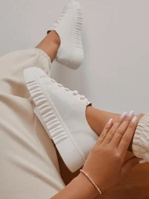 Białe Sznurowane Sneakersy Vices na Płaskiej Podeszwie Firori