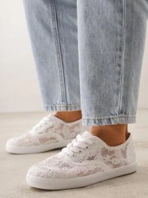 Białe Tenisówki Ozdobione Koronką Tarinela ballada