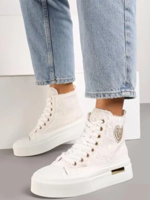 Białe Trampki na Grubej Podeszwie z Futerkową Cholewką Zdobioną Aplikacją z Serduszkiem Innalise