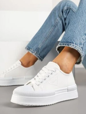 Białe Trampki na Platformie z Naszywką na Boku Alimiora ideal