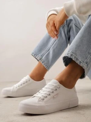 Białe Trampki VICES Ozdobione Napisem Riovanne