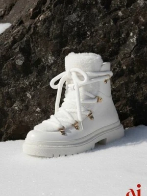 Białe Traperki Wiązane na Sznurek Ozdobione Kożuszkiem Sidonnie