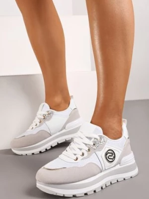 Biało-Beżowe Sneakersy z Ekoskóry ze Sznurowaniami i Ozdobną Aplikacją Jatina