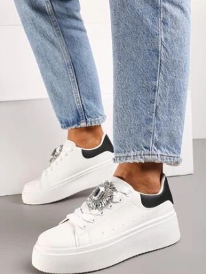 Biało-Czarne Sneakersy na Platformie z Perforacją i Ozdobnym Kamieniem Dilhela