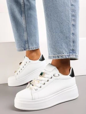 Biało-Czarne Sneakersy na Platformie z Zawieszkami na Sznurowadłach Druilla