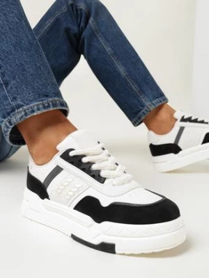 Biało-Czarne Sznurowane Sneakersy na Płaskiej Grubej Podeszwie z Perforacją Pinnella