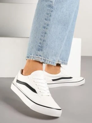 Biało-Czarne Tenisówki z Ozdobną Naszywką i Przeszyciami Buildoria