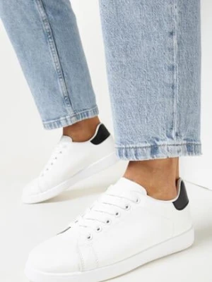 Zdjęcie produktu Biało-Czarne Wiązane Sneakersy na Płaskiej Podeszwie z Okrągłym Noskiem Adephine