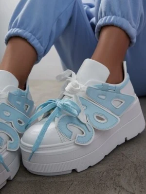 Zdjęcie produktu Biało-Niebieskie Sneakersy Vices na Płaskiej Podeszwie z Geometryczną Aplikacją Nelenith