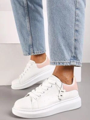 Zdjęcie produktu Biało-Różowe Casualowe Sneakersy z Zawieszką Misiem Ulevidia