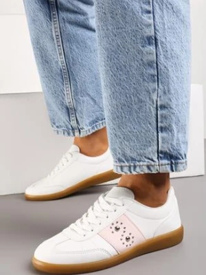 Biało-Różowe Płaskie Sneakersy Sznurowane z Ozdobnymi Nitmi Blosenti