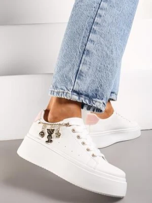 Biało-Różowe Sneakersy na Platformie z Ozdobnym Łańcuszkiem i Sznurowaniem Raelffe