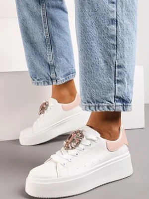 Biało-Różowe Sneakersy na Platformie z Perforacją i Ozdobnym Kamieniem Dilhela