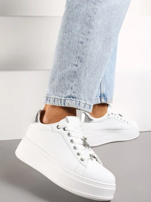 Biało-Srebrne Sneakersy na Grubej Podeszwie przed Kostkę z Metalowymi Zawieszkami Ozdobionymi Cyrkoniami Nasulla