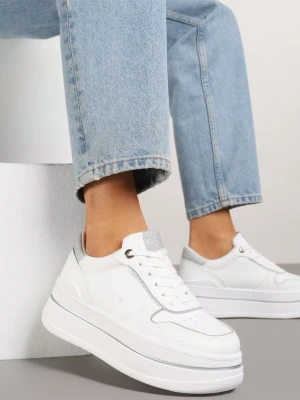 Biało-Srebrne Sneakersy na Platformie Ozdobione Brokatem i Napisem Udivoria Mellisa