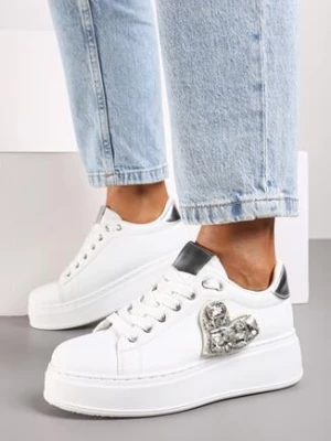 Biało-Srebrne Sneakersy na Platformie z Metaliczną Naszywką z Cyrkoniami Remira