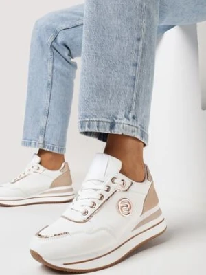 Biało-Szampańskie Sneakersy na Platformie z Lamówką Ozdobione Naszywką Liseart
