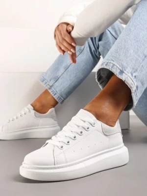 Biało-Szare Sneakersy na Gładkiej Platformie z Ozdobną Wstawką z Tyłu Crisulla