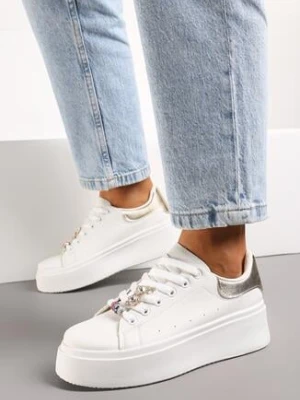 Zdjęcie produktu Biało-Złote Sneakersy na Platformie z Biżuteryjnymi Aplikacjami na Sznurówkach Noonia