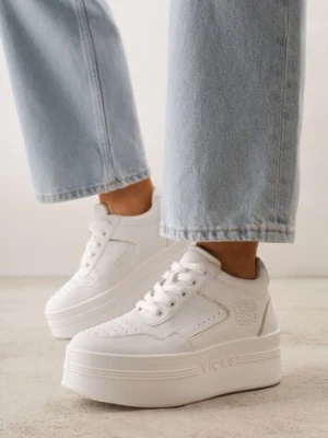 Biało-Złote Sneakersy Vices na Platformie Ozdobione Metalicznymi Aplikacjami Nelanil