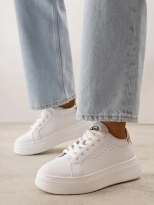 Biało-Złote Sneakersy VICES z Metaliczną Wstawką Perforacją i Gwiazdą Edanatia