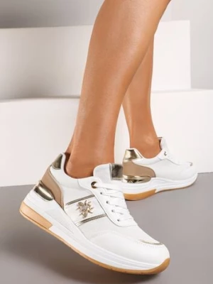 Biało-Złote Sneakersy za Kostkę z Imitacji Skóry na Koturnie z Aplikacją i Sznurowaniem Faelena