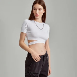 Biały crop top krótkim rękawem i wycięciami po bokach House