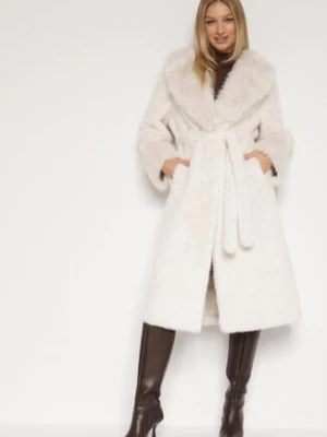 Biały Futerkowy Płaszcz z Szerokim Kołnierzem i Mankietami z Wiązanym Paskiem Viaruna
