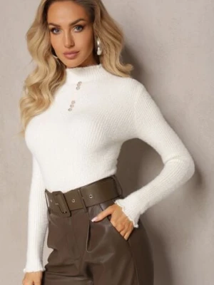 Biały Futerkowy Sweter z Wełny z Półgolfem i Ozdobnymi Guzikami Zekluna j&x