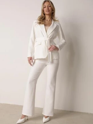 Biały Komplet Garniturowy Marynarka z Wiązanym Paskiem i Spodnie Falloria made in italy