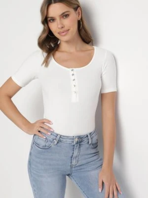 Biały Prążkowany T-shirt z Bawełny Ozdobiony Guzikami Tasavia