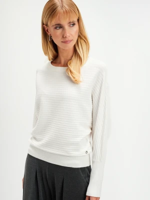Biały sweter z rękawem typu nietoperz Top Secret