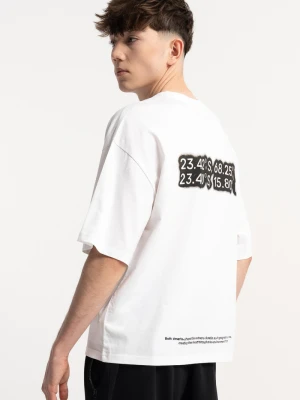 Biały t-shirt BOXY z autorską grafiką z tyłu Reporter