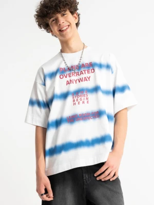 T-shirt chłopięcy loose w paski z nadrukiem na całości Reporter