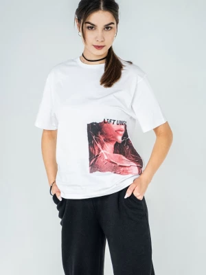 Biały t-shirt oversize z kolorową grafiką z przodu