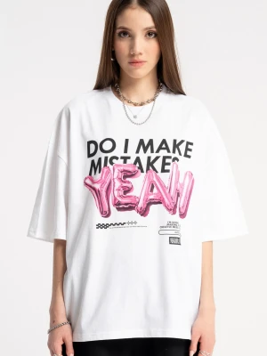 Biały t-shirt z autorską grafiką z przodu Reporter Young
