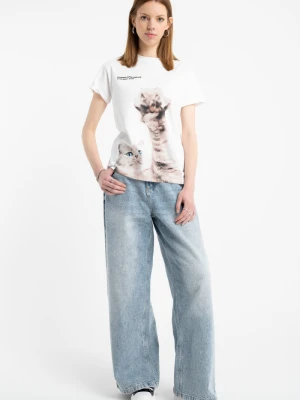 Biały t-shirt z autorską grafiką z przodu Reporter Young