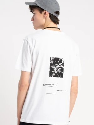 Biały t-shirt z autorską grafiką z tyłu Reporter Young