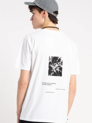 Biały t-shirt z autorską grafiką z tyłu Reporter Young