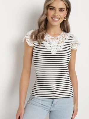 Biało-Czarny T-shirt z Bawełny z Koronką przy Dekolcie i Rękawach Alilama fashion